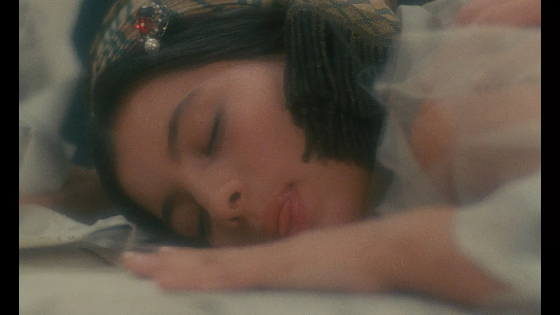 04 - Immoral Women 1979 Remux 1080p GER Blu-ray AVC DTS-HD MA 2.0.m2ts_snapshot_00.19.33.403.webp